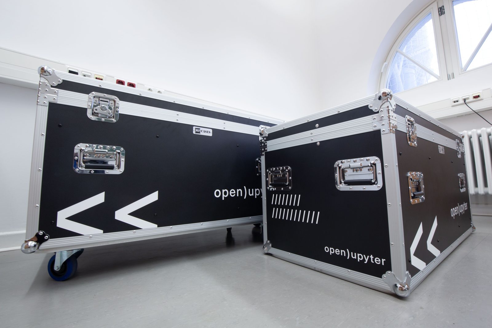 Gebrandete Flightcases des Open-Jupyter-Videokits